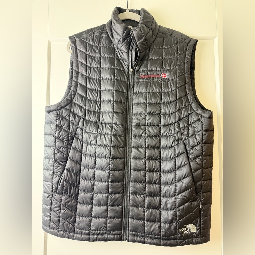 the North Face Quilted Vest Men’s Large Thermoball Eco Black Packable corp logo